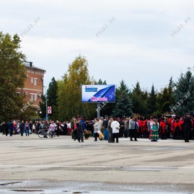 светодиодный экран на стеле