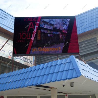 Светодиодный экран на фасаде торговом центре Ирбит